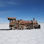 GIMPで加工：ウユニ塩湖と老朽機関車