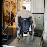 車椅子にやさしいバリアフリー階段：東京オリンピックに向けて必要かも