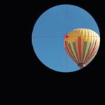 気球を狙撃して大爆発を引き起こすGIFアニメ