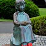 横浜「赤い靴はいてた女の子の像」の謎