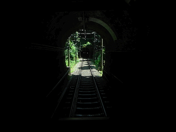 塔ノ沢駅付くのトンネル